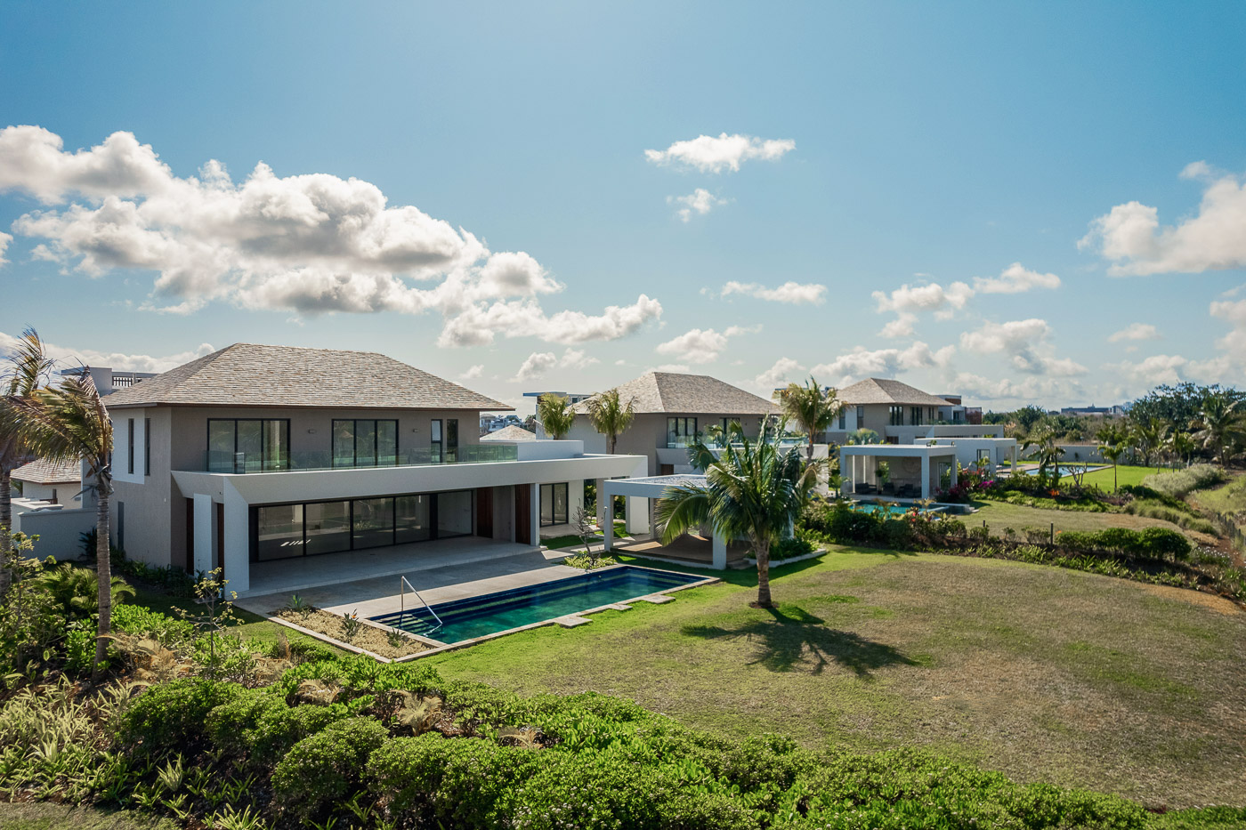 Jardin tropical et piscine privée avec vue sur le golf à Mont Choisy