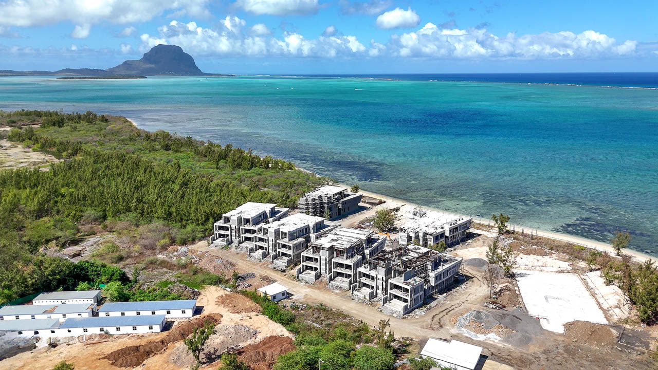 Suivi des travaux d’une résidence neuve en bord de mer avec vue sur Le Morne à l’île Maurice – projet Ohana Heritage Group