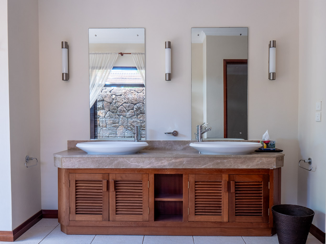 Master bedroom suite with tropical decor in Ohana Heritage Group’s Tamarina property