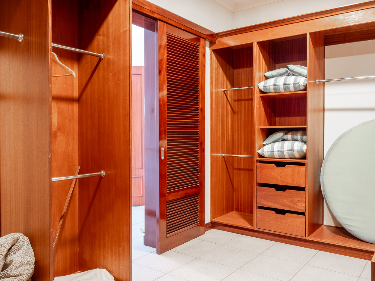Master bedroom suite with tropical decor in Ohana Heritage Group’s Tamarina property