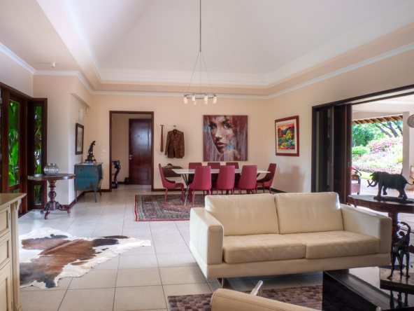 Elegant living room with high ceilings and golf course views in Tamarina property