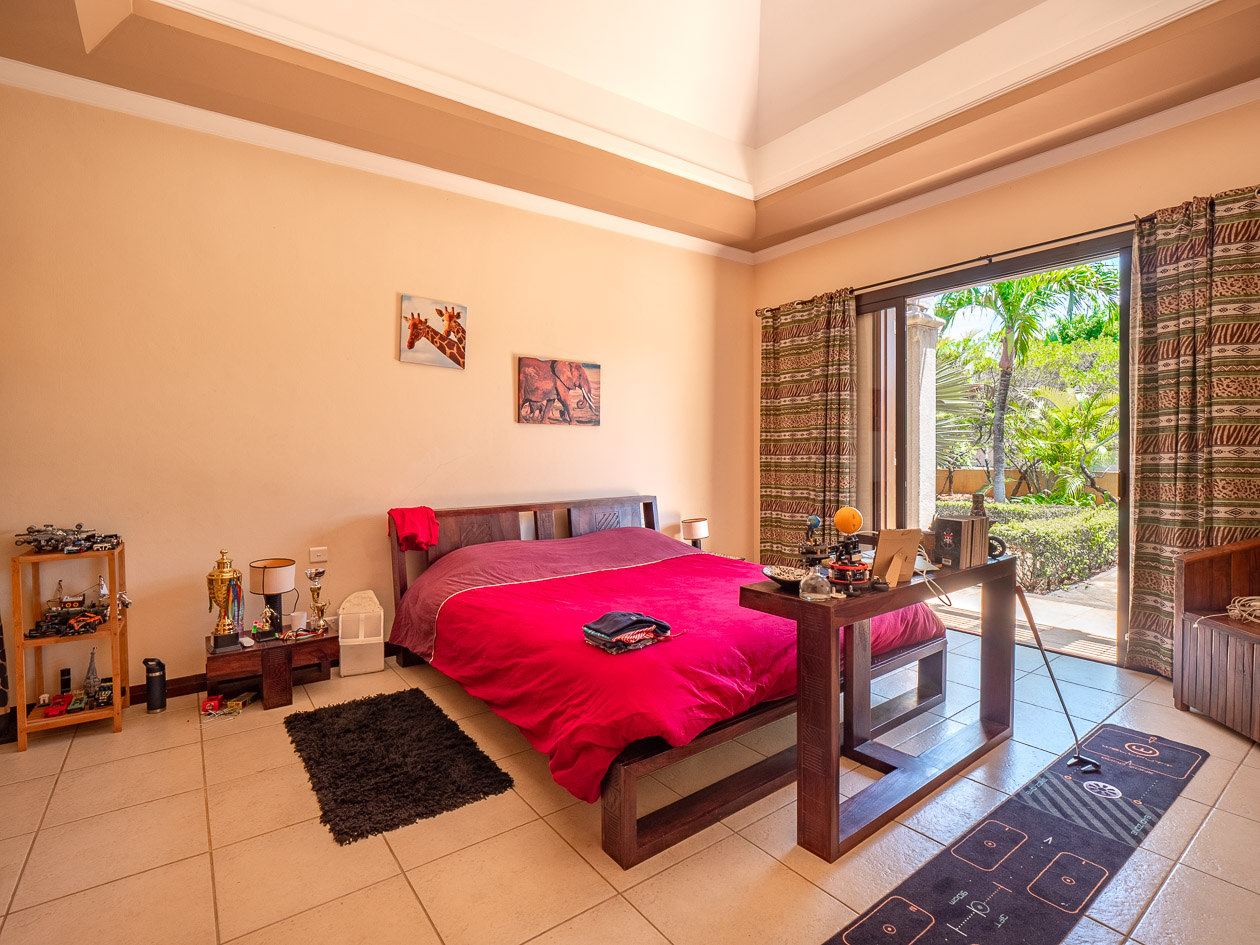 Investir dans une villa avec piscine face au golf de Tamarina