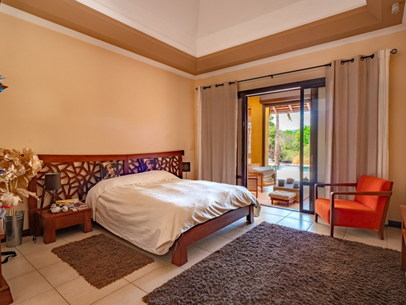 Investir dans une villa avec piscine face au golf de Tamarina