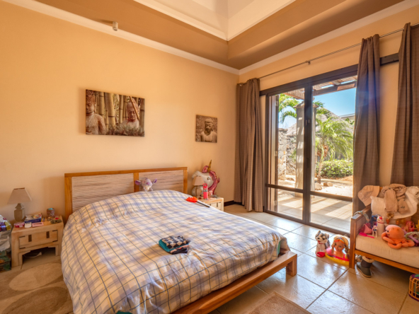 Investir dans une villa avec piscine face au golf de Tamarina