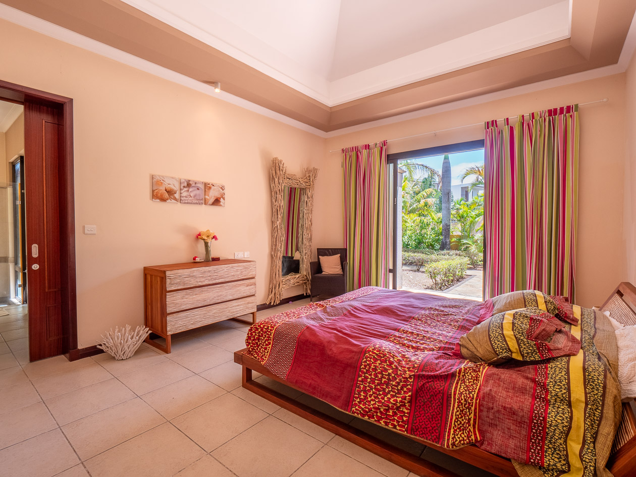 Investir dans une villa avec piscine face au golf de Tamarina