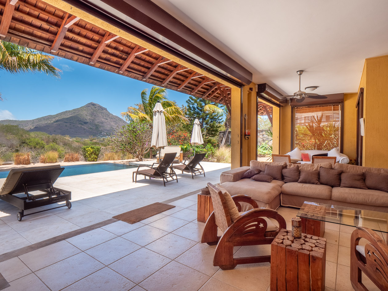 Investir dans une villa avec piscine face au golf de Tamarina