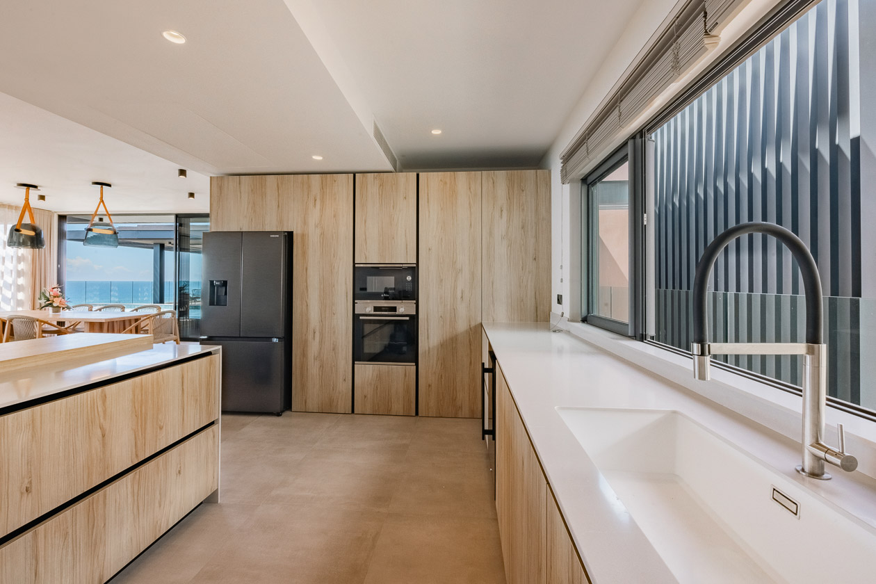 Cuisine design et équipée dans un penthouse haut de gamme à vendre à Tamarin