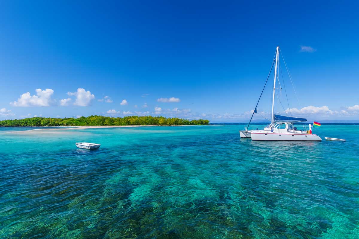 Terrain pieds dans l’eau à vendre à l’île Maurice – Vue lagon et accès plage