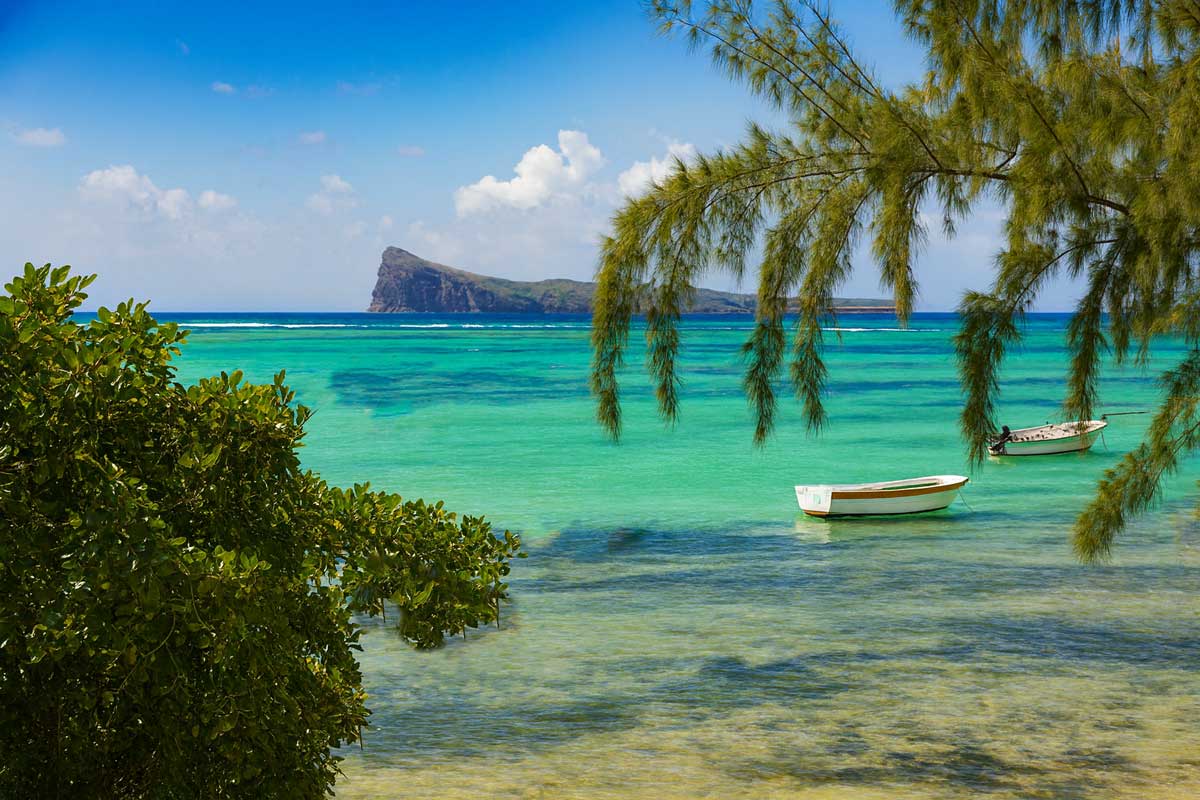 “Terrain à Bain Boeuf présenté par Ohana Heritage, avec lagon turquoise et cadre idéal pour un projet immobilier pieds dans l’eau à l’île Maurice”